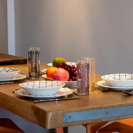 1-br 75m Duplex With Pool Канны