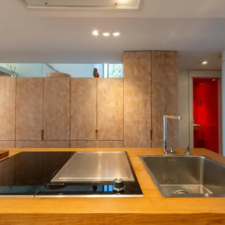 1-br 75m Duplex With Pool