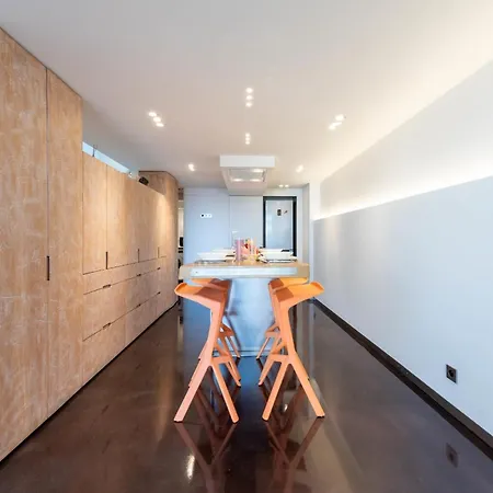 1-br 75m Duplex With Pool *