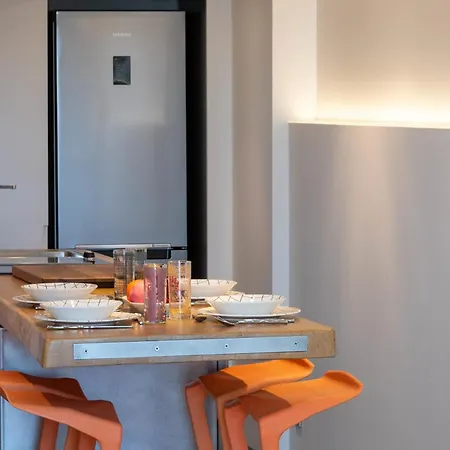 1-br 75m Duplex With Pool 아파트 *