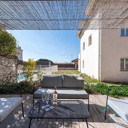 1-br 75m Duplex With Pool