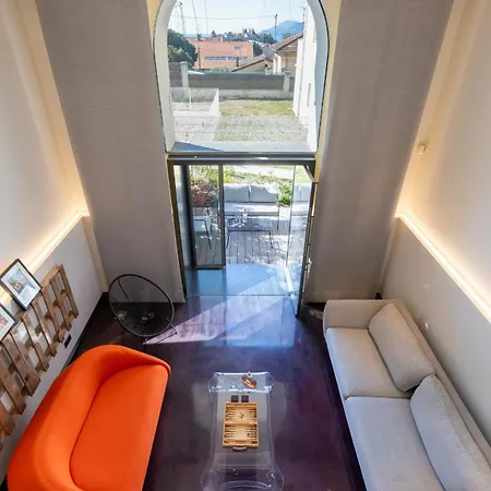 1-br 75m Duplex With Pool