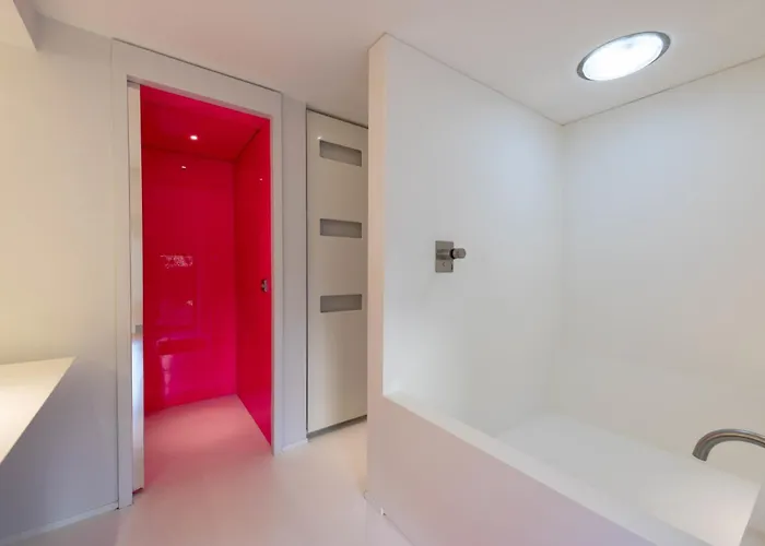 1-br 75m Duplex With Pool