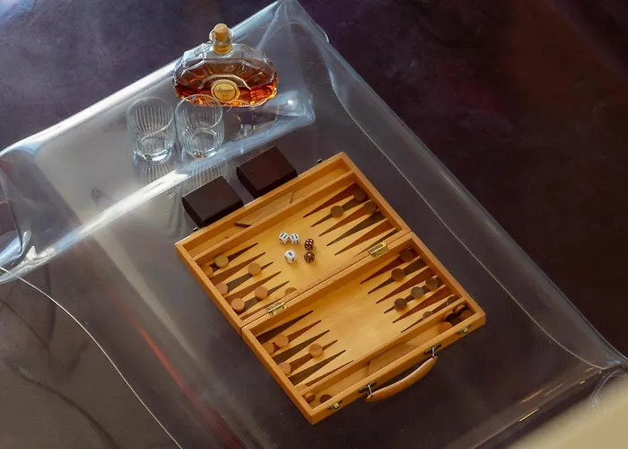 1-br 75m Duplex With Pool