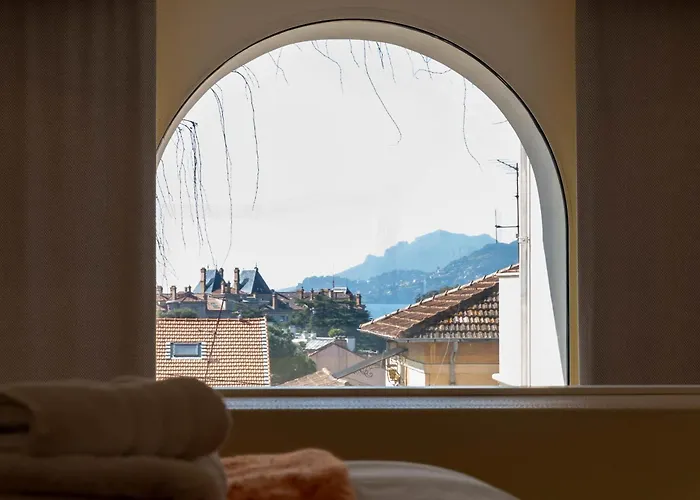 1-br 75m Duplex With Pool *