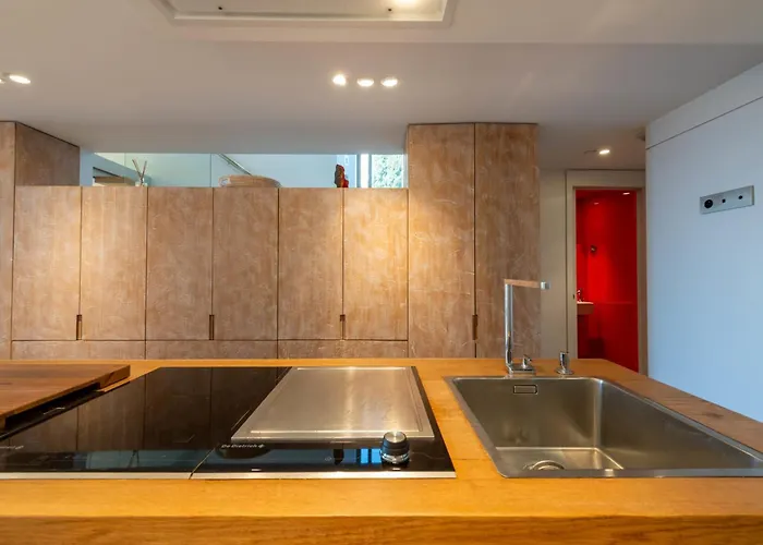 1-br 75m Duplex With Pool