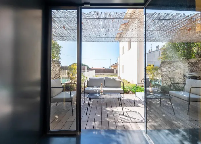 1-br 75m Duplex With Pool *