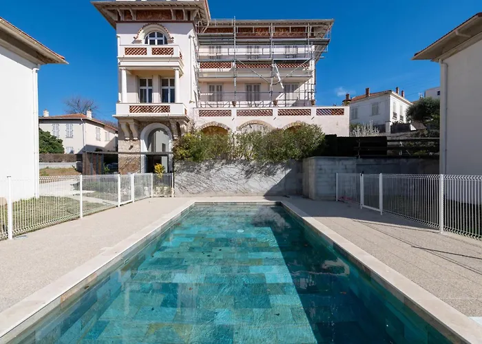 1-br 75m Duplex With Pool Daire