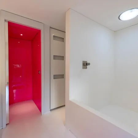 1-br 75m Duplex With Pool