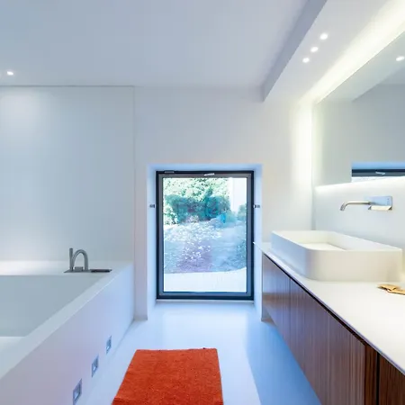 1-br 75m Duplex With Pool *